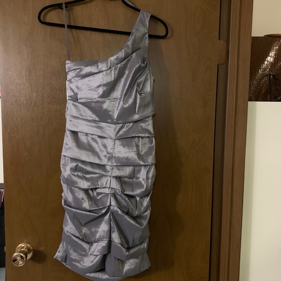 Le Chateau Formal One Shoulder Dress - Picture 2 of 2